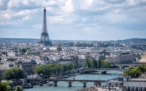 Paris — verified 16:9 public domain landscape news photograph