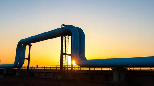 US Oil Inventories Drop 1.9 Million Barrels as Prices Climb