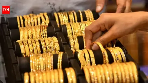 Gold futures slide ₹646 as dollar strength tempers bullion demand