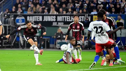 Authentic publisher wire photograph: Frankfurt and 10-Man Leipzig Secure Vital DFB-Pokal Victories